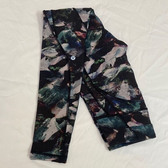 Lululemon Time To Seat Tight 28" Glacier Camo Size 2 - Picture 2 of 9